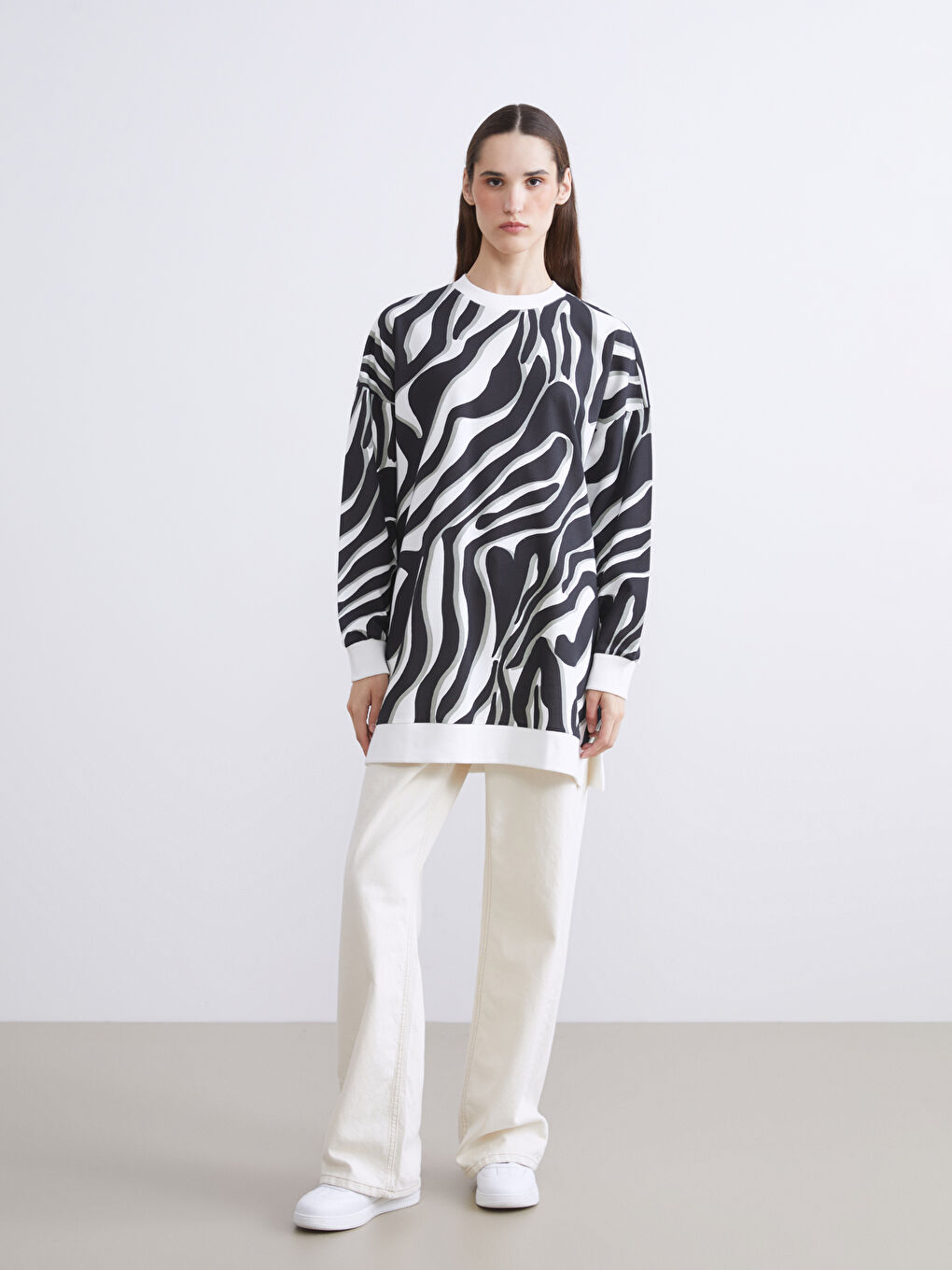 Siyah Büyük Beden Desenli Kadın Sweatshirt Tunik-2