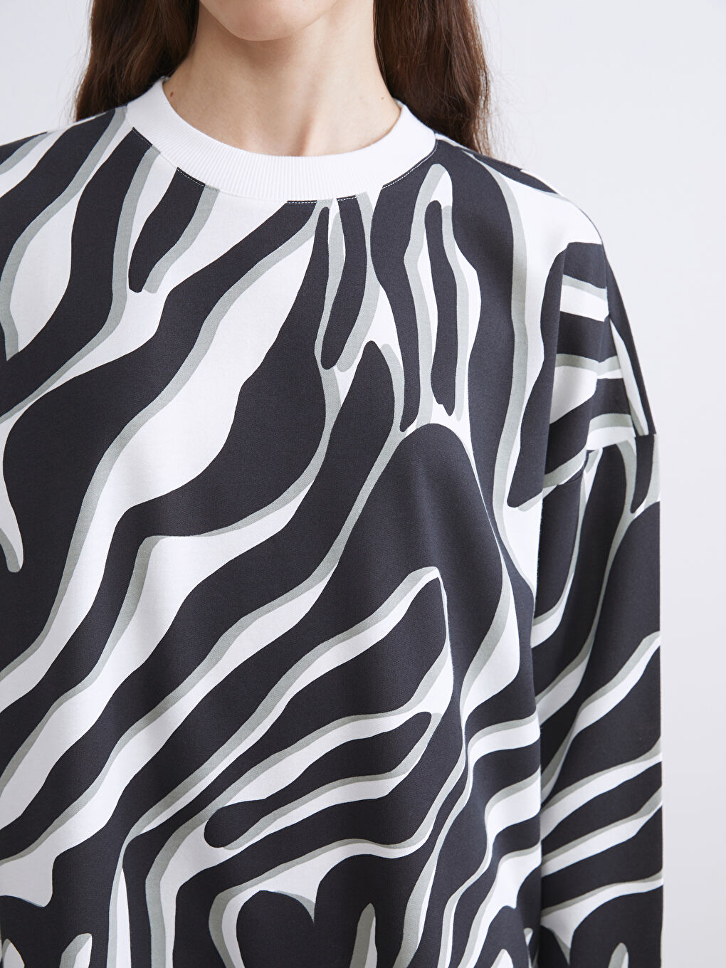 Siyah Büyük Beden Desenli Kadın Sweatshirt Tunik-3