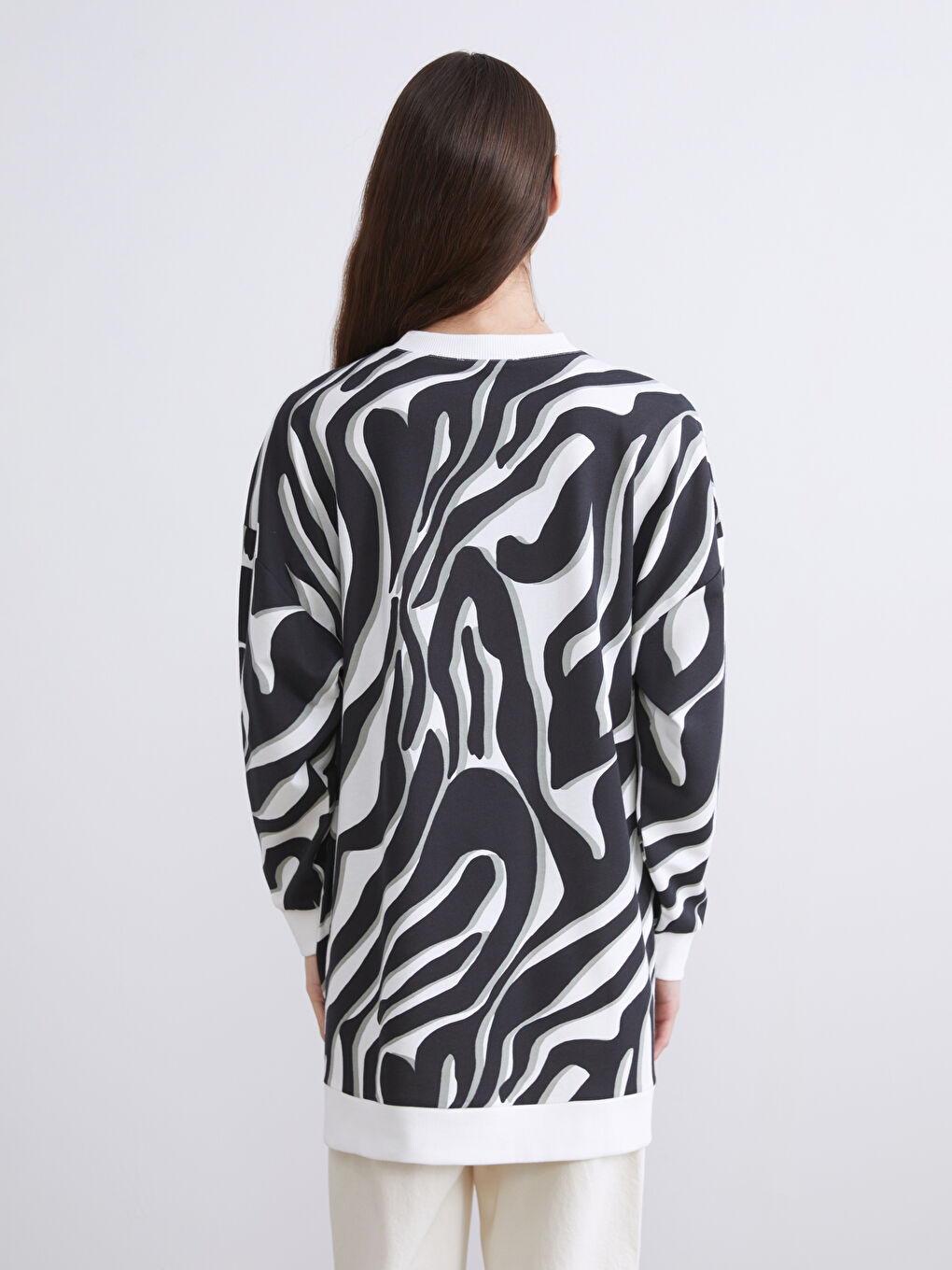 Siyah Büyük Beden Desenli Kadın Sweatshirt Tunik-4