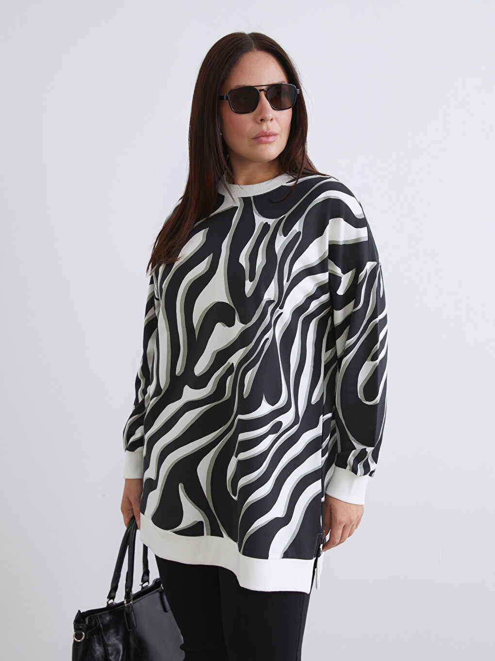 Siyah Büyük Beden Desenli Kadın Sweatshirt Tunik-1