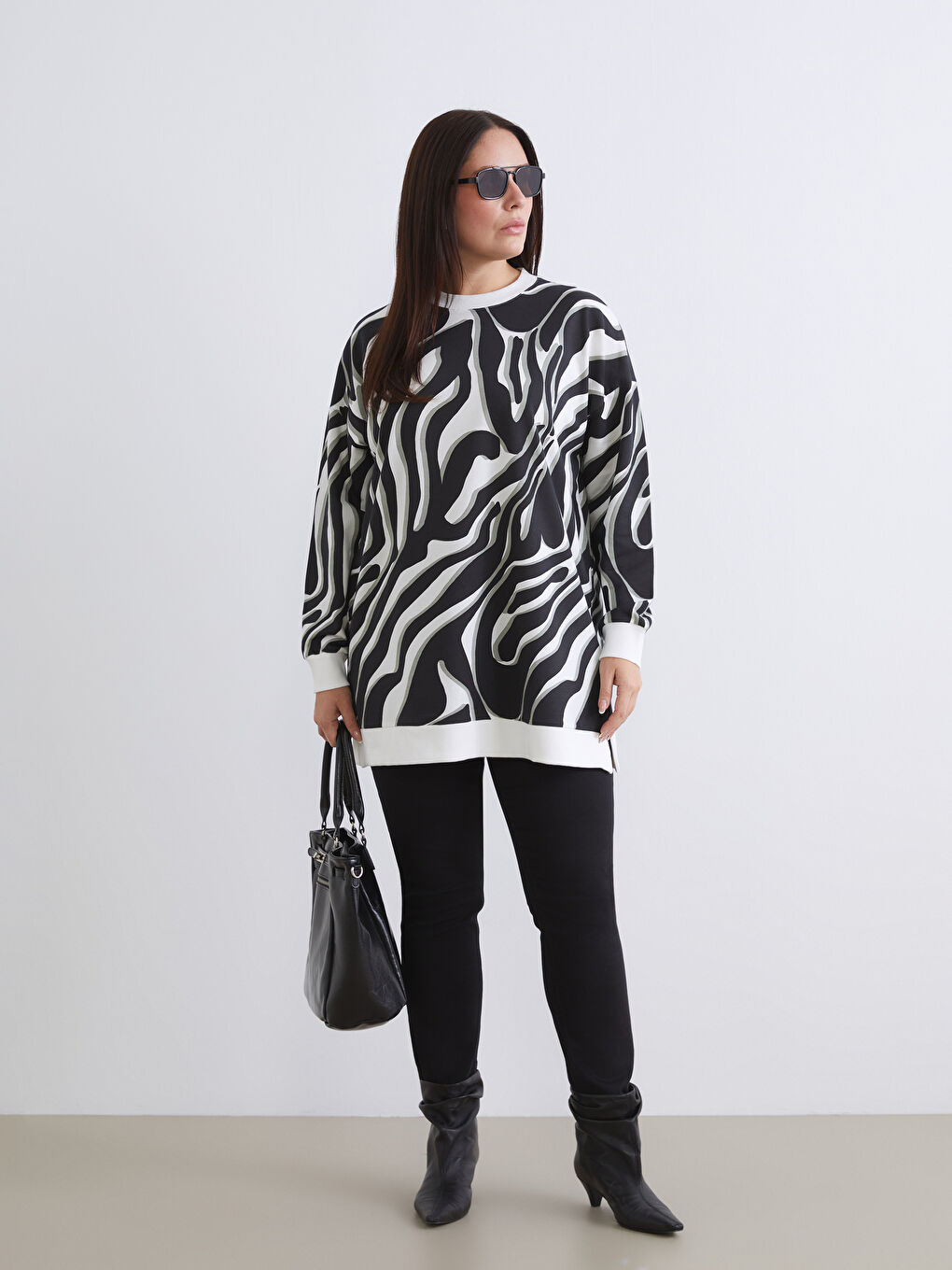 Siyah Büyük Beden Desenli Kadın Sweatshirt Tunik-5