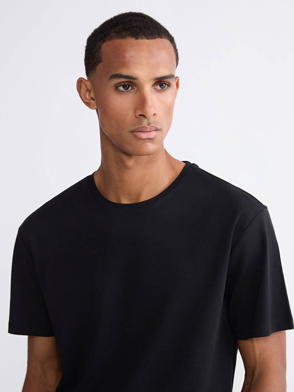 Siyah Bisiklet Yaka Erkek Tişört-2