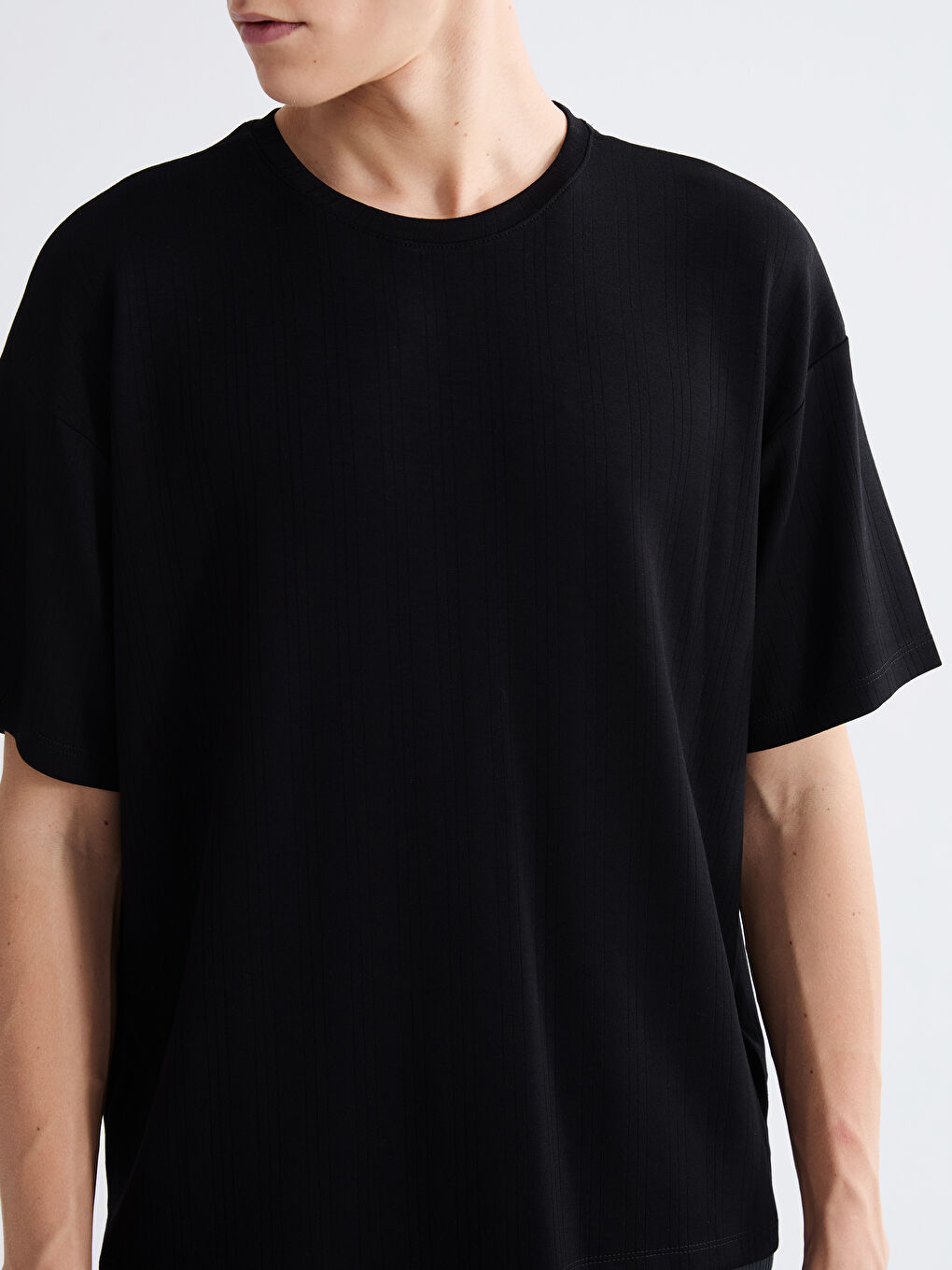 Siyah Bisiklet Yaka Erkek Tişört-2