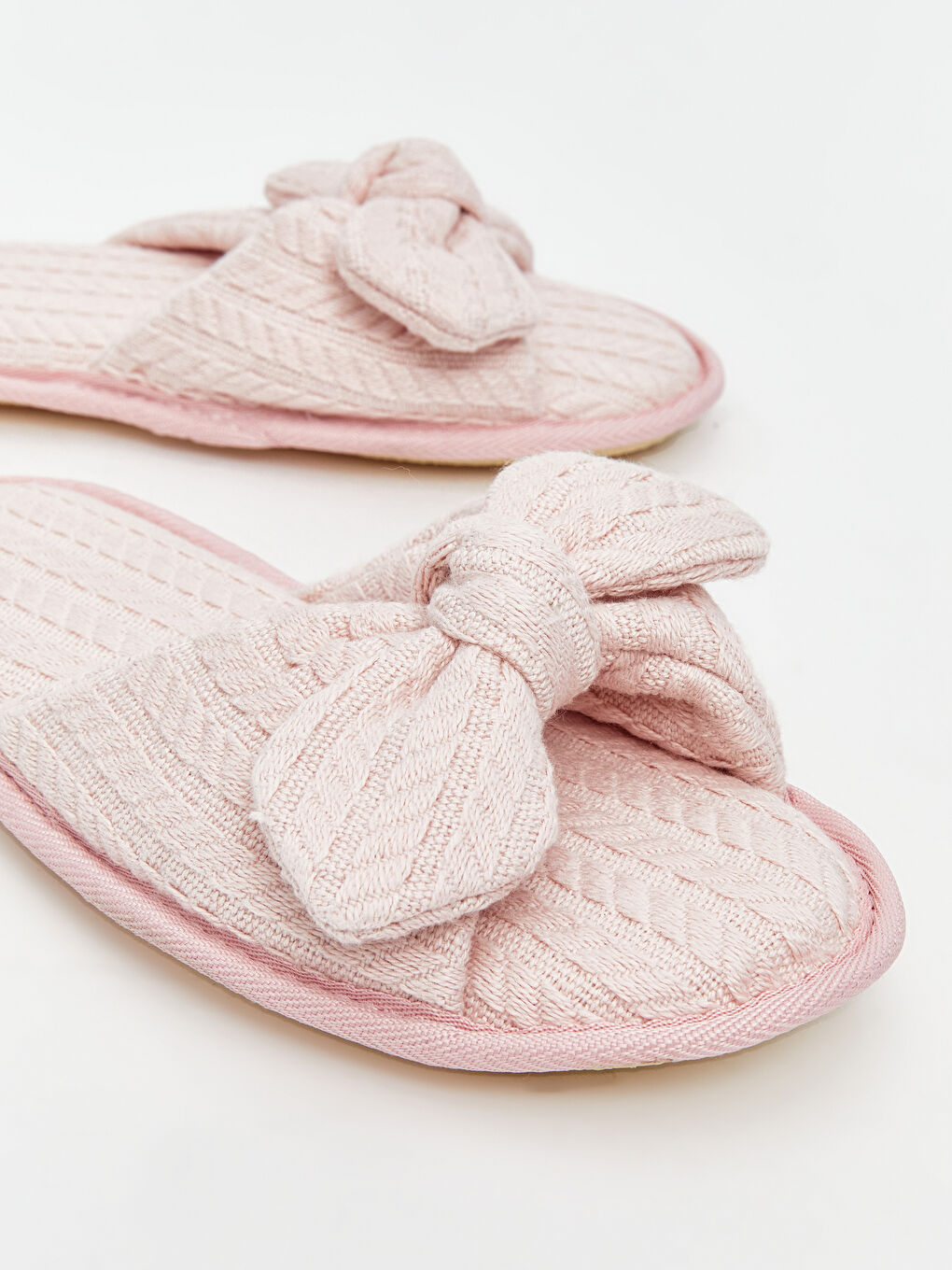 Pembe Fiyonk Detaylı Kadın Ev Terliği-2