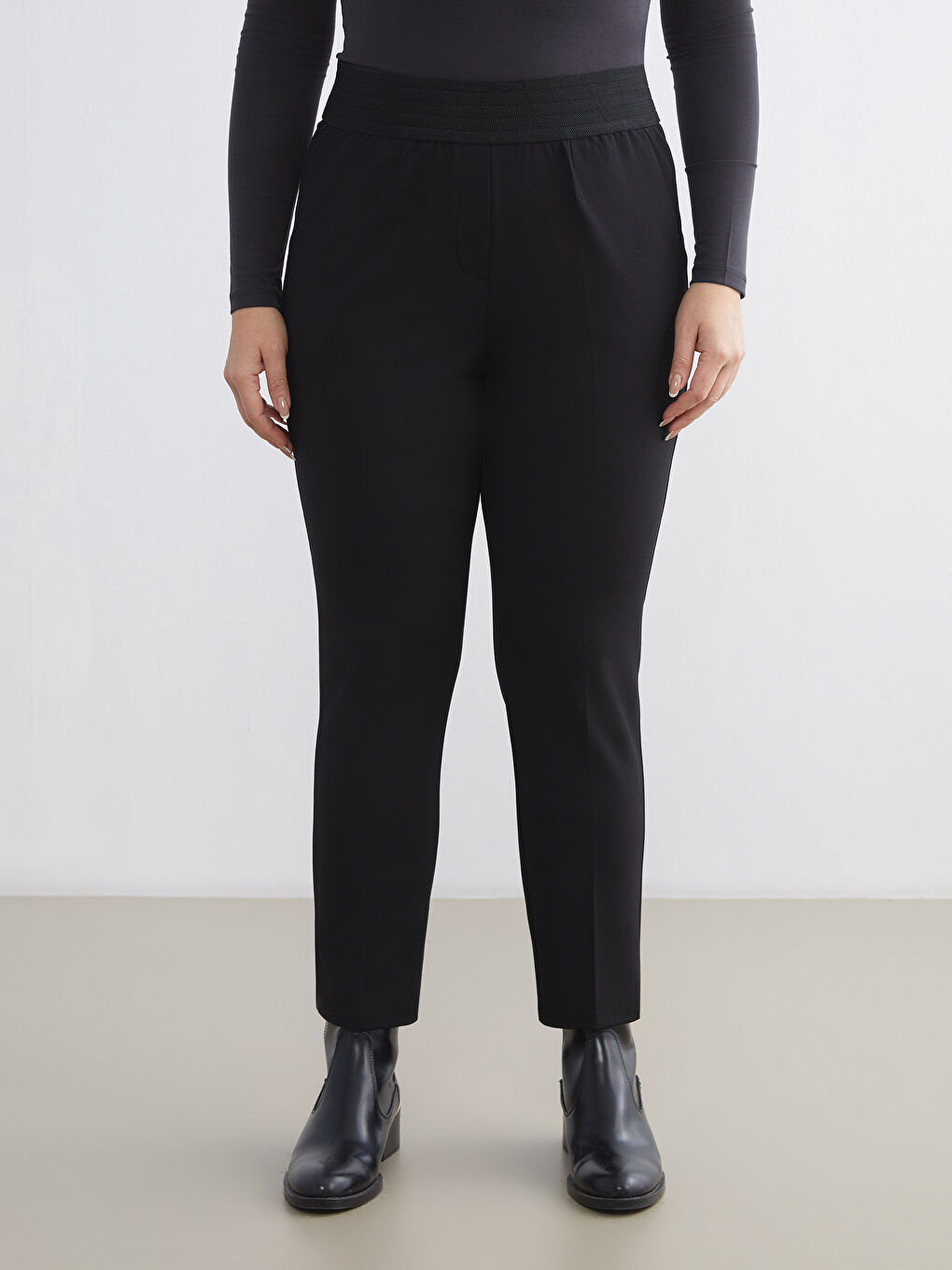 Siyah Büyük Beden Beli Lastikli Kadın Pantolon-1