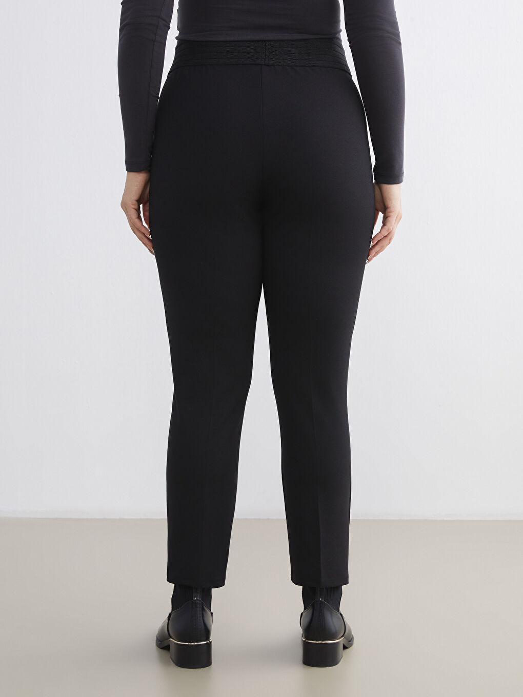 Siyah Büyük Beden Beli Lastikli Kadın Pantolon-3