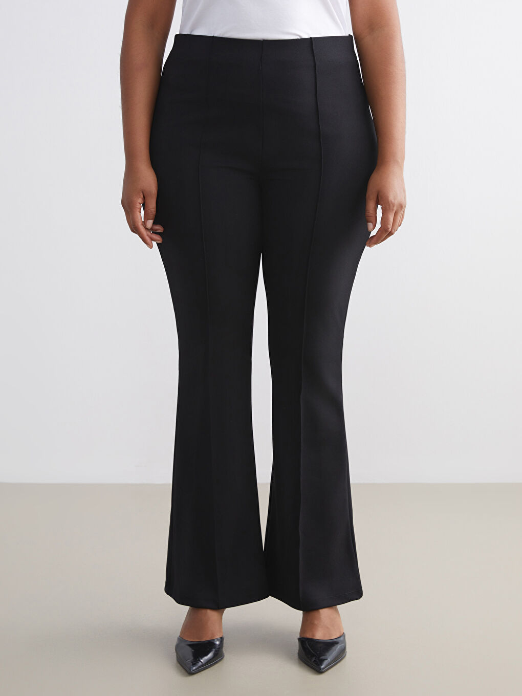 Siyah Dar Fit İspanyol Paça Kadın Pantolon-1