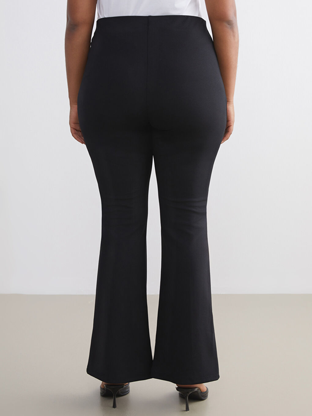 Siyah Dar Fit İspanyol Paça Kadın Pantolon-3