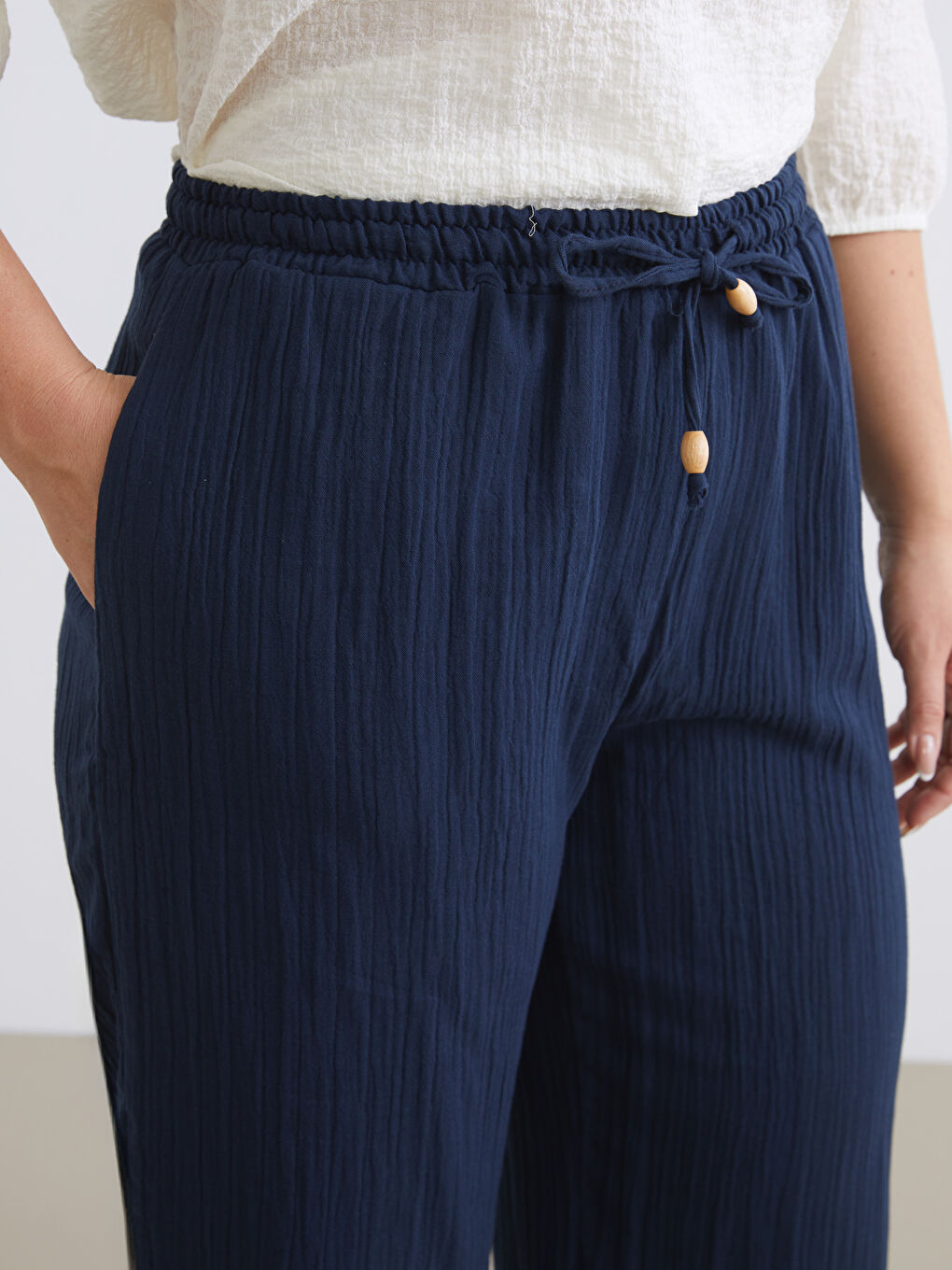 Lacivert Beli Lastikli Dokulu Geniş Paça Kadın Pantolon-4