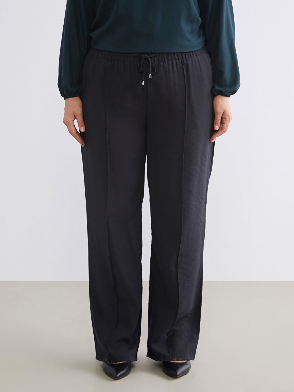 Siyah Beli Lastikli Modal Karışımlı Kadın Pantolon-3