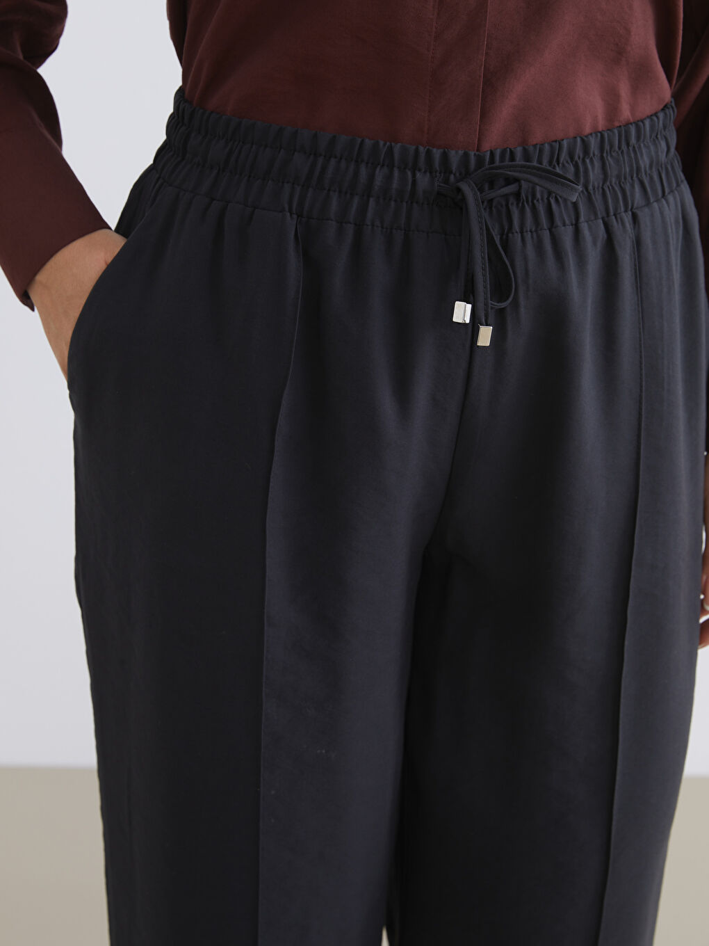 Siyah Beli Lastikli Modal Karışımlı Kadın Pantolon-4