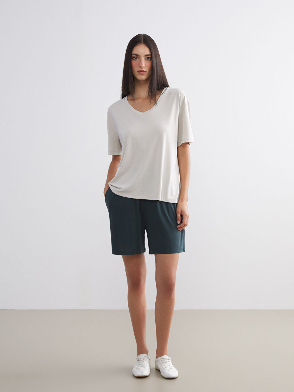 Siyah Beli Lastikli Kadın Şort