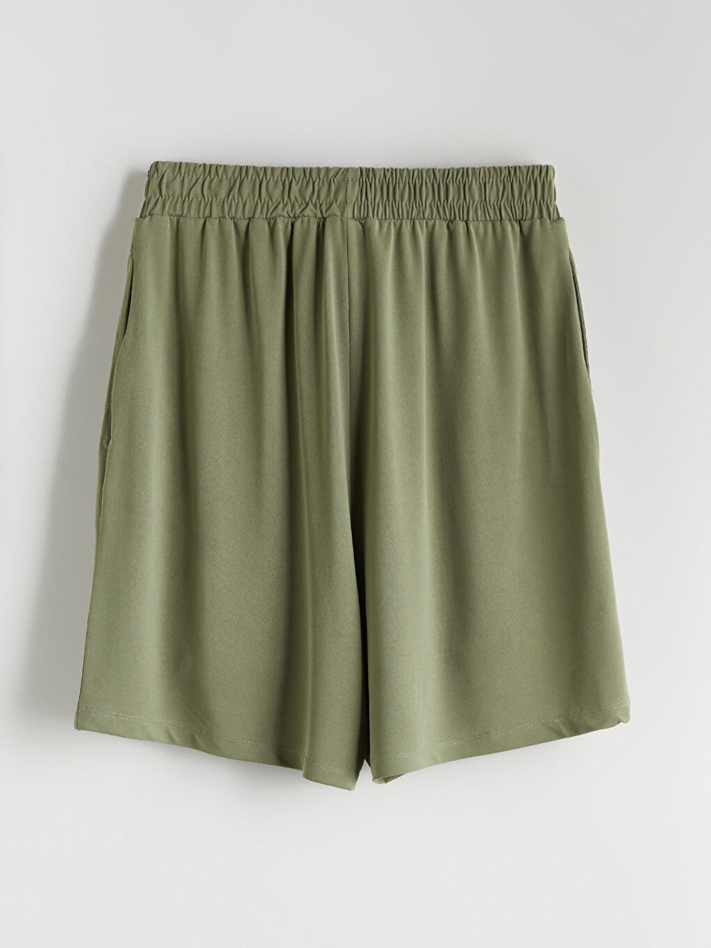 Yeşil Beli Lastikli Kadın Şort-5