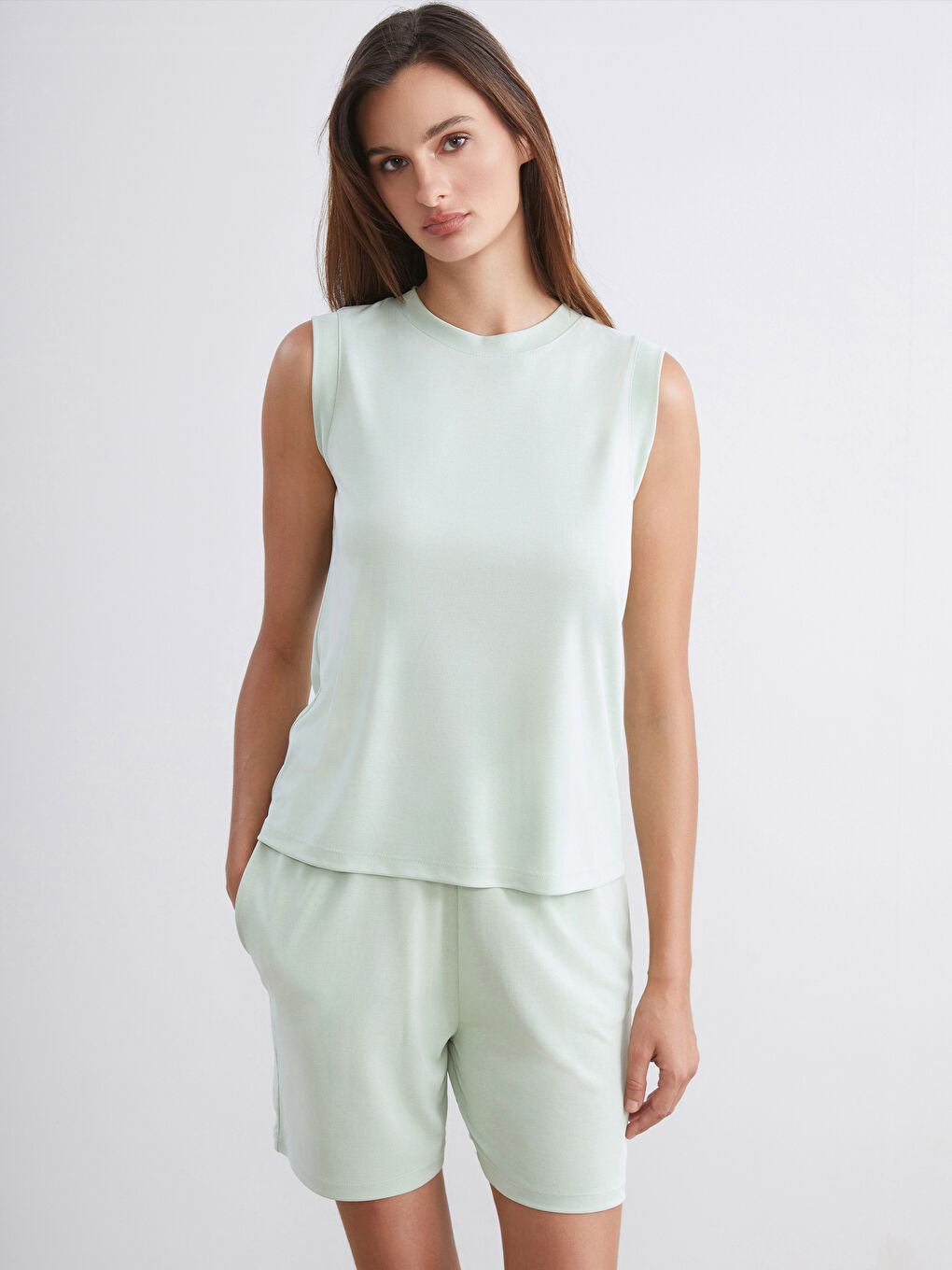 Yeşil Bisiklet Yaka Kadın Atlet