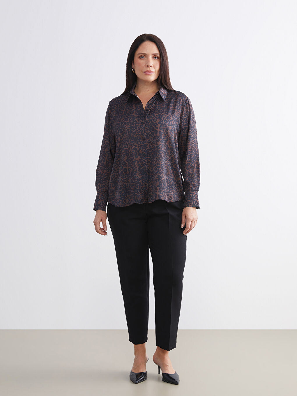 Siyah Leopar Desenli Oversize Saten Kadın Gömlek-2