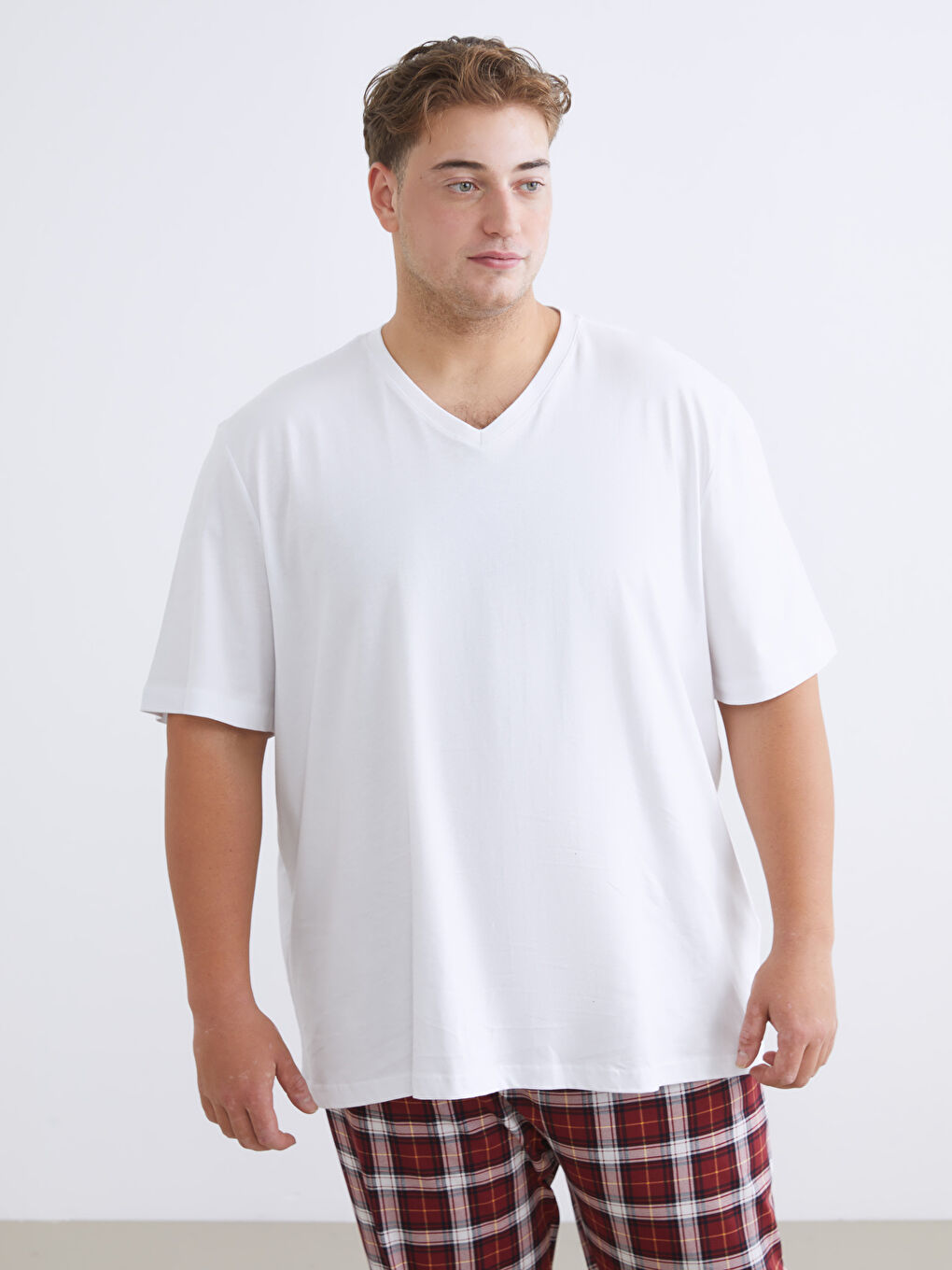 Beyaz Büyük Beden V Yaka Penye Erkek Tişört-1