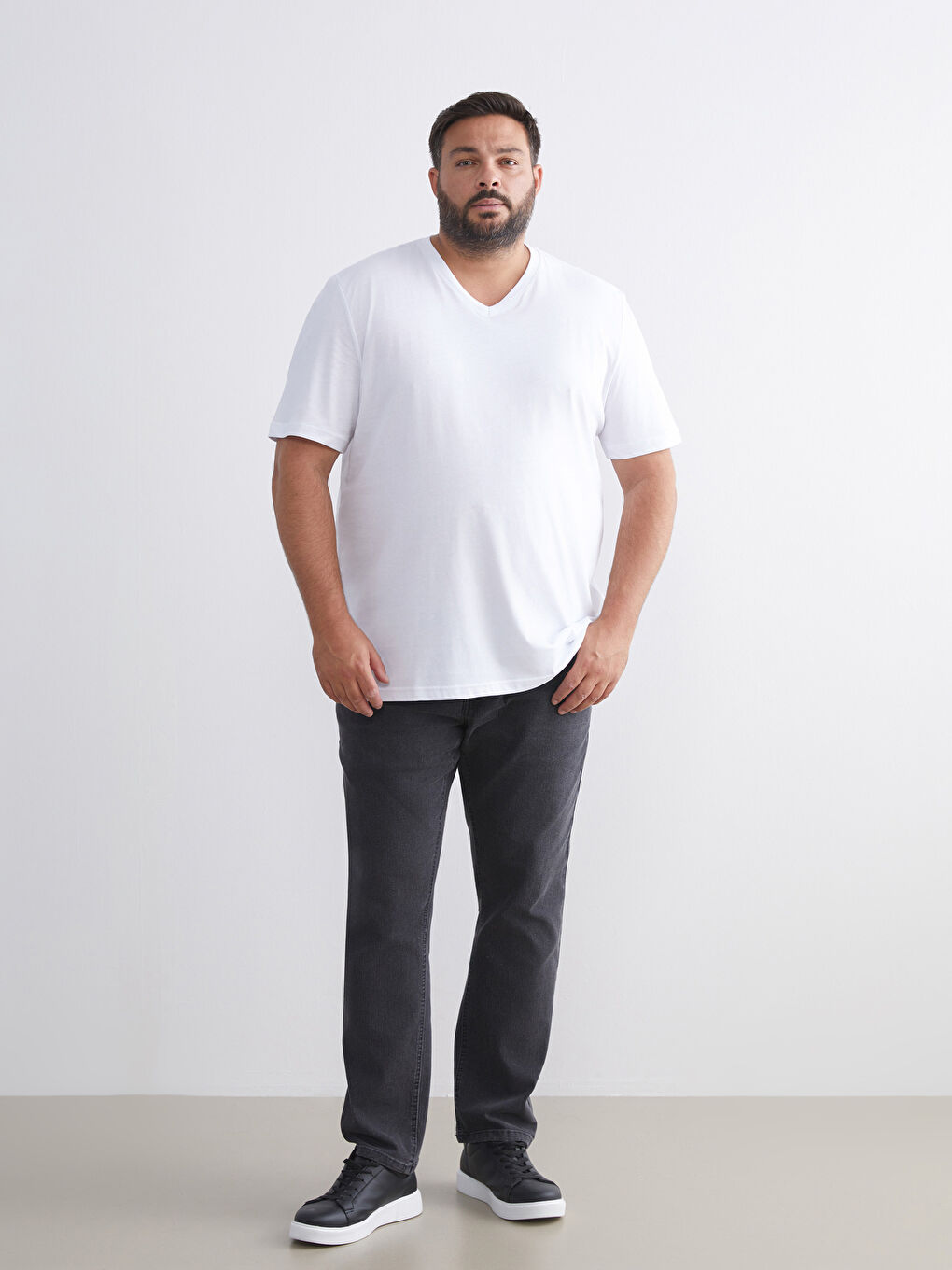 Beyaz Büyük Beden V Yaka Penye Erkek Tişört-2