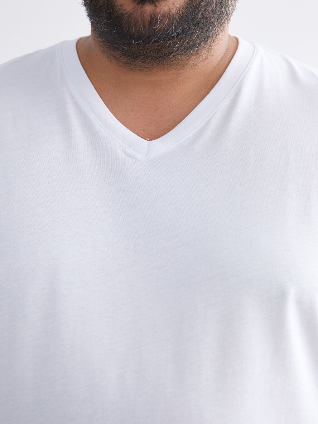 Beyaz Büyük Beden V Yaka Penye Erkek Tişört-3