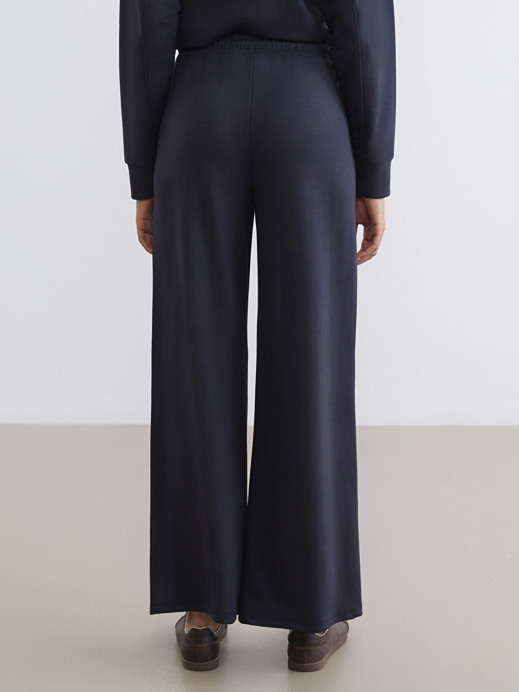 Women's Sweatpants with Elastic Waist-3