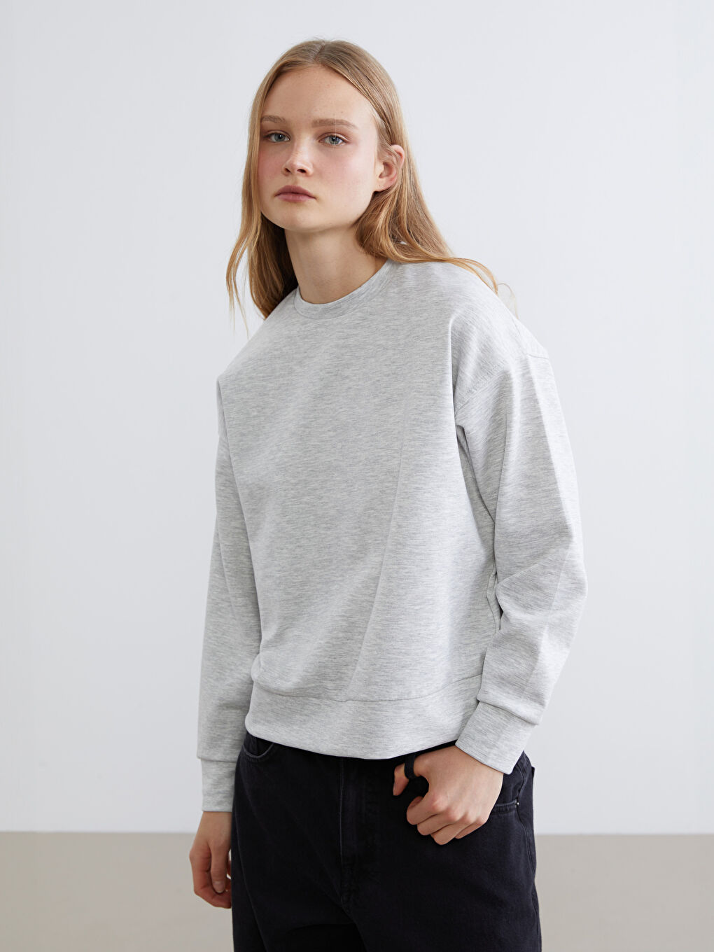 Gri Bisiklet Yaka Oversize Kadın Sweatshirt