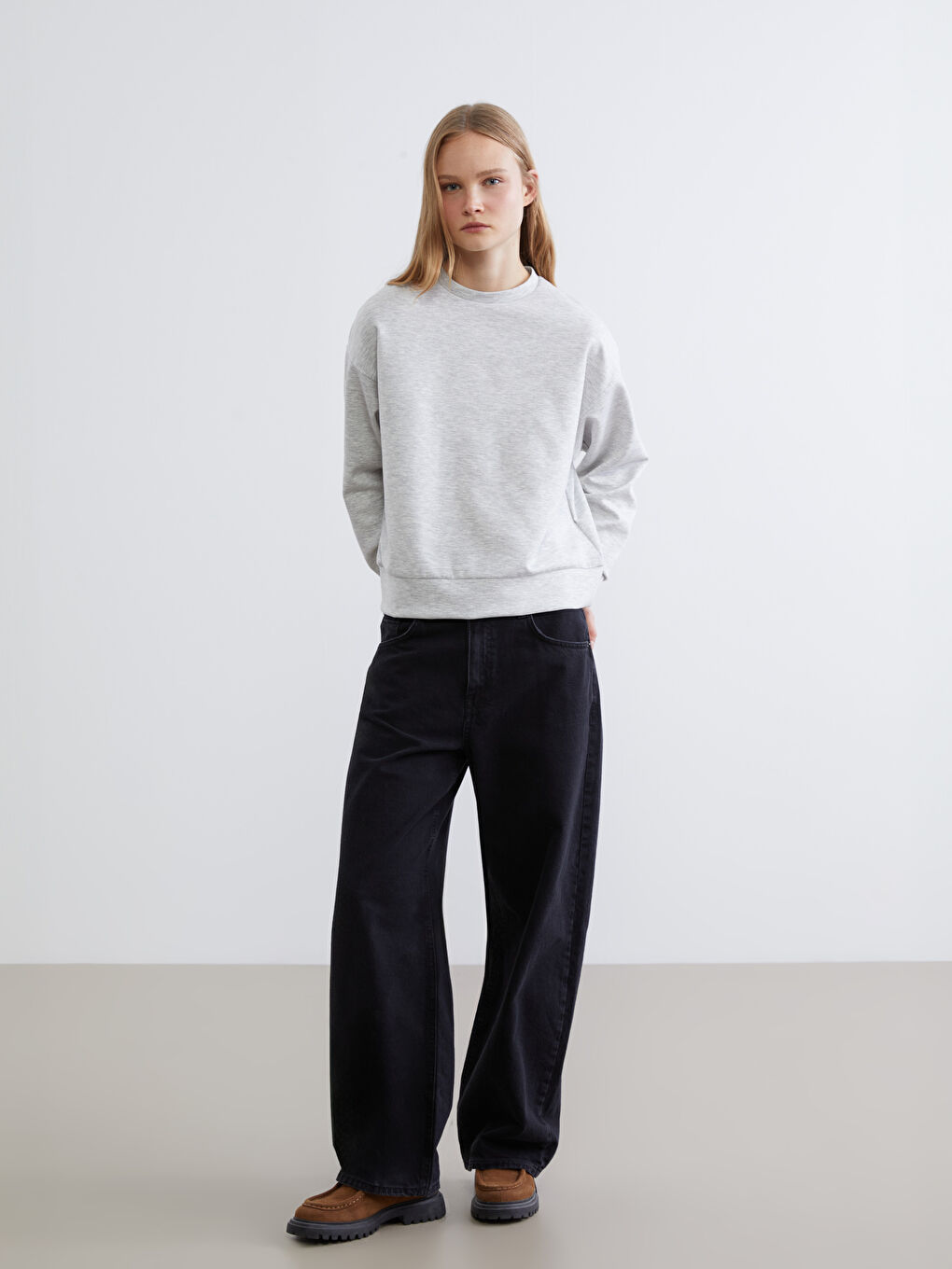 Gri Bisiklet Yaka Oversize Kadın Sweatshirt-1