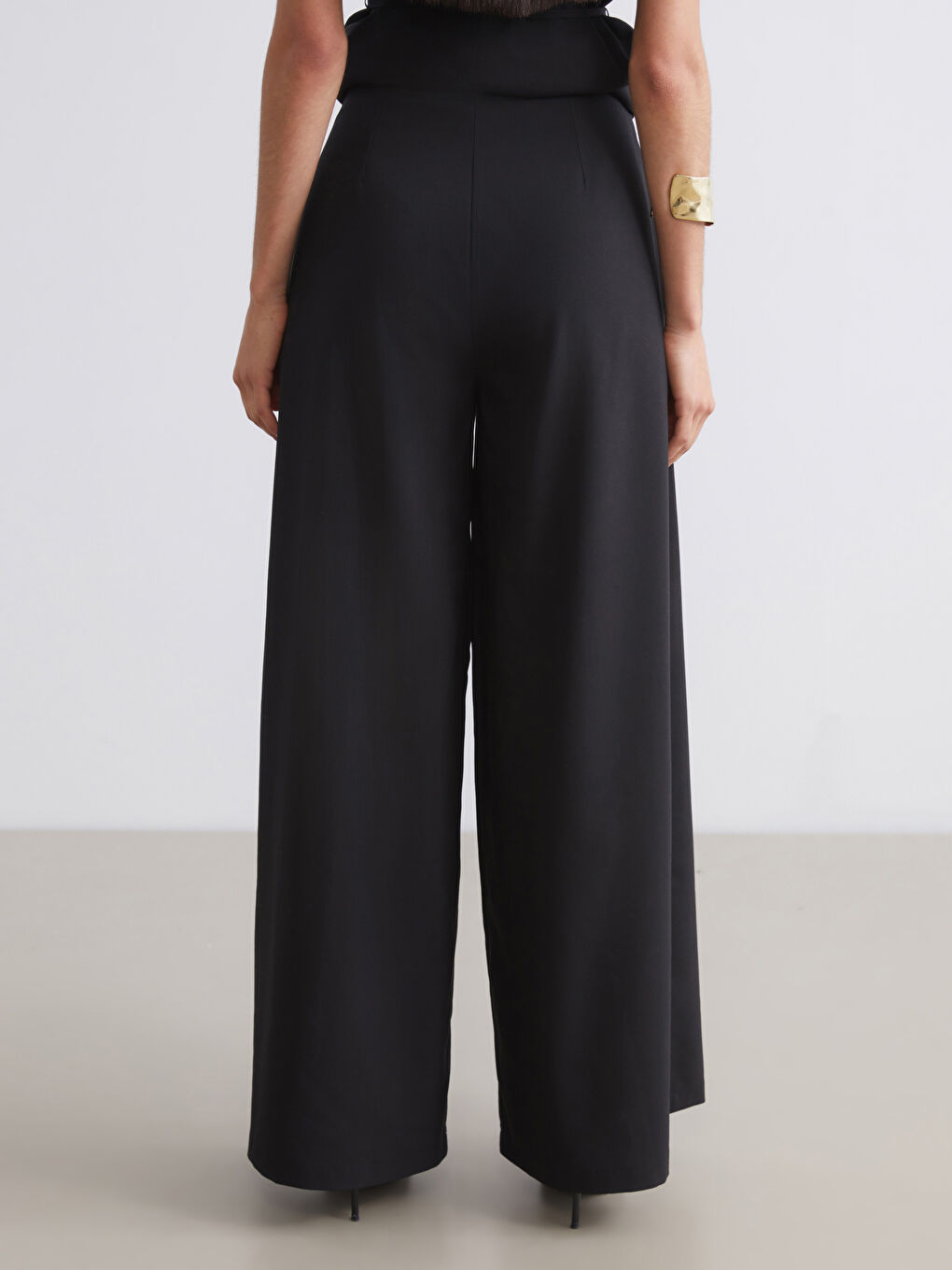 Siyah Beli Fermuarlı Geniş Paça Kadın Pantolon-3