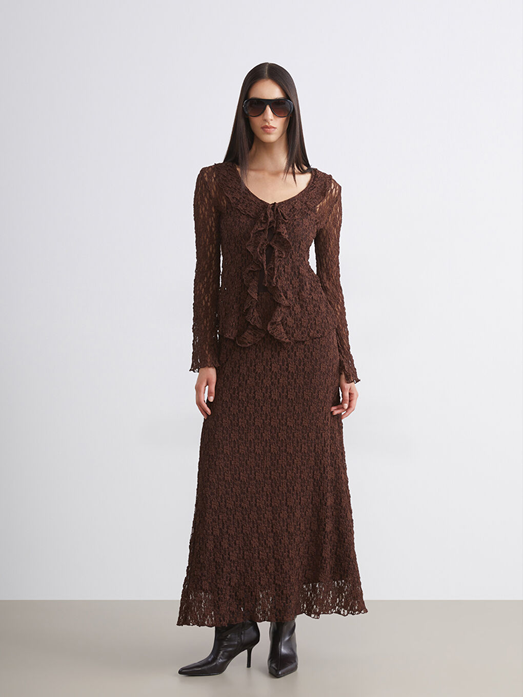 Kahverengi Bağlamalı Yaka Ajurlu Dantelli Kadın Hırka-1