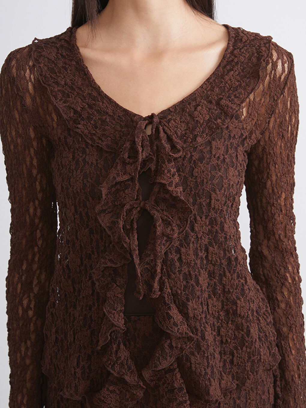 Kahverengi Bağlamalı Yaka Ajurlu Dantelli Kadın Hırka-2