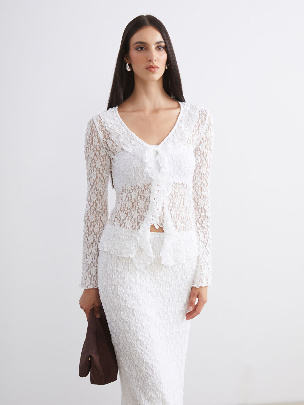 Beyaz Bağlamalı Yaka Ajurlu Dantelli Kadın Hırka-1