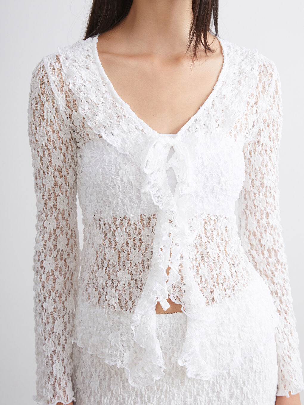 Beyaz Bağlamalı Yaka Ajurlu Dantelli Kadın Hırka-2