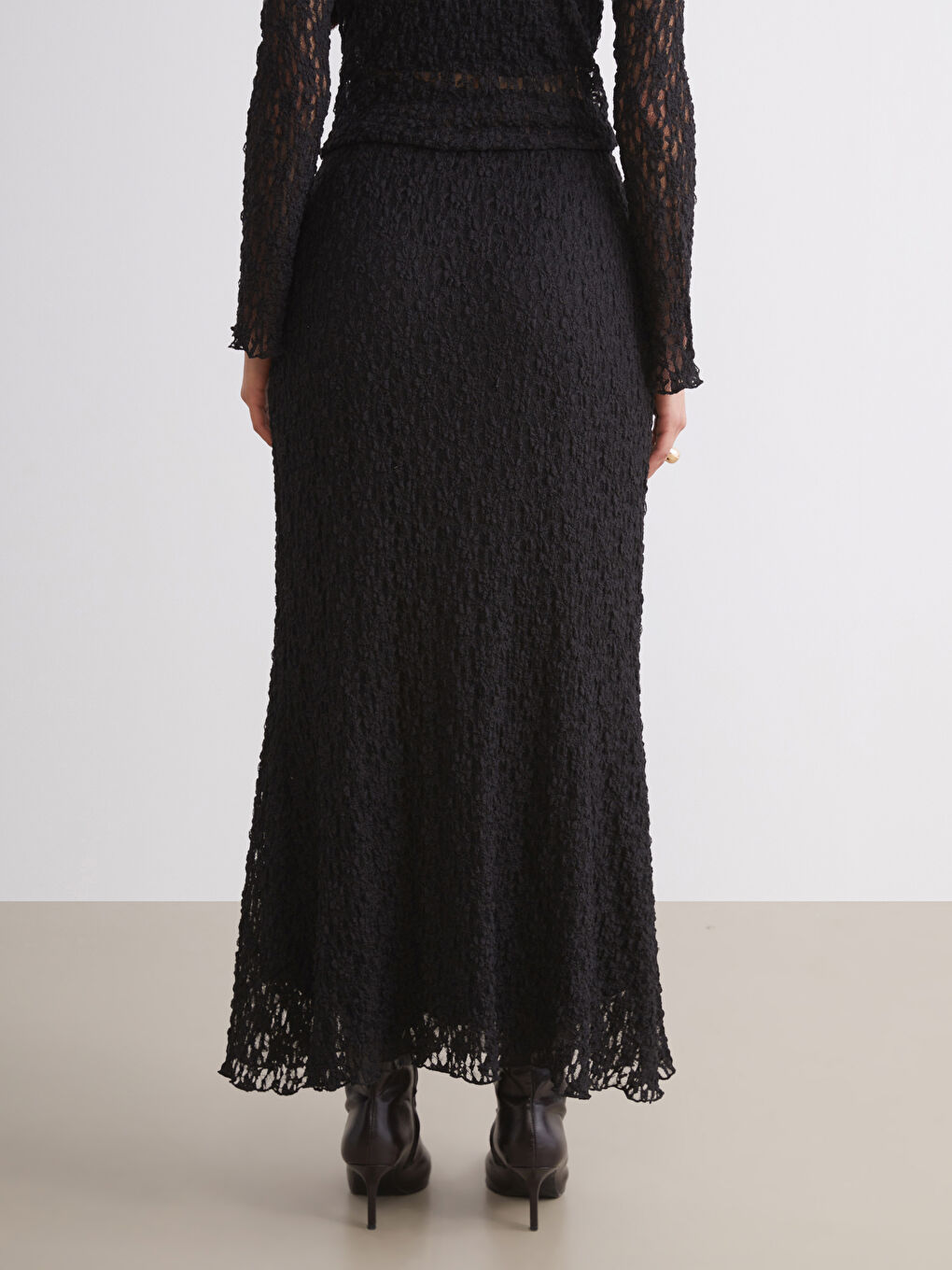 Siyah Beli Lastikli Dantelli Etek-3