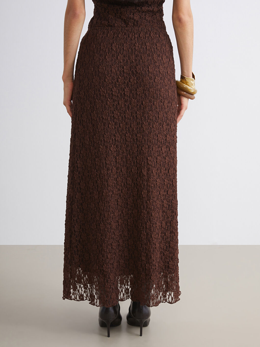 Kahverengi Beli Lastikli Dantelli Etek-3