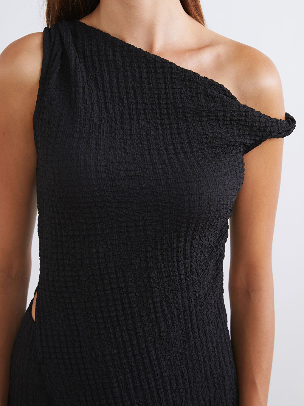 Siyah Tek Omuz Dokulu Bluz-2