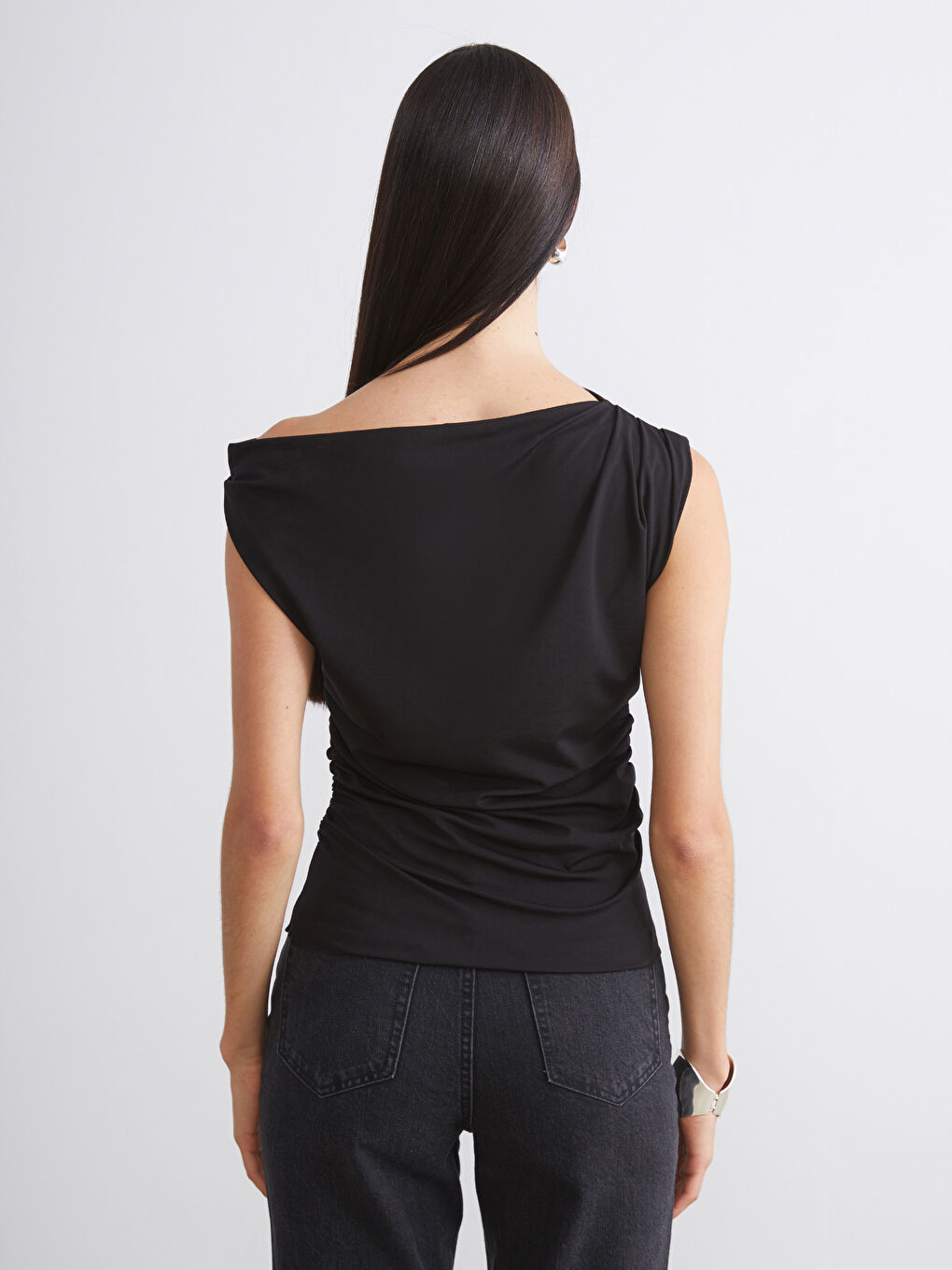 Siyah Kayık Yaka Büzgülü Bluz-3