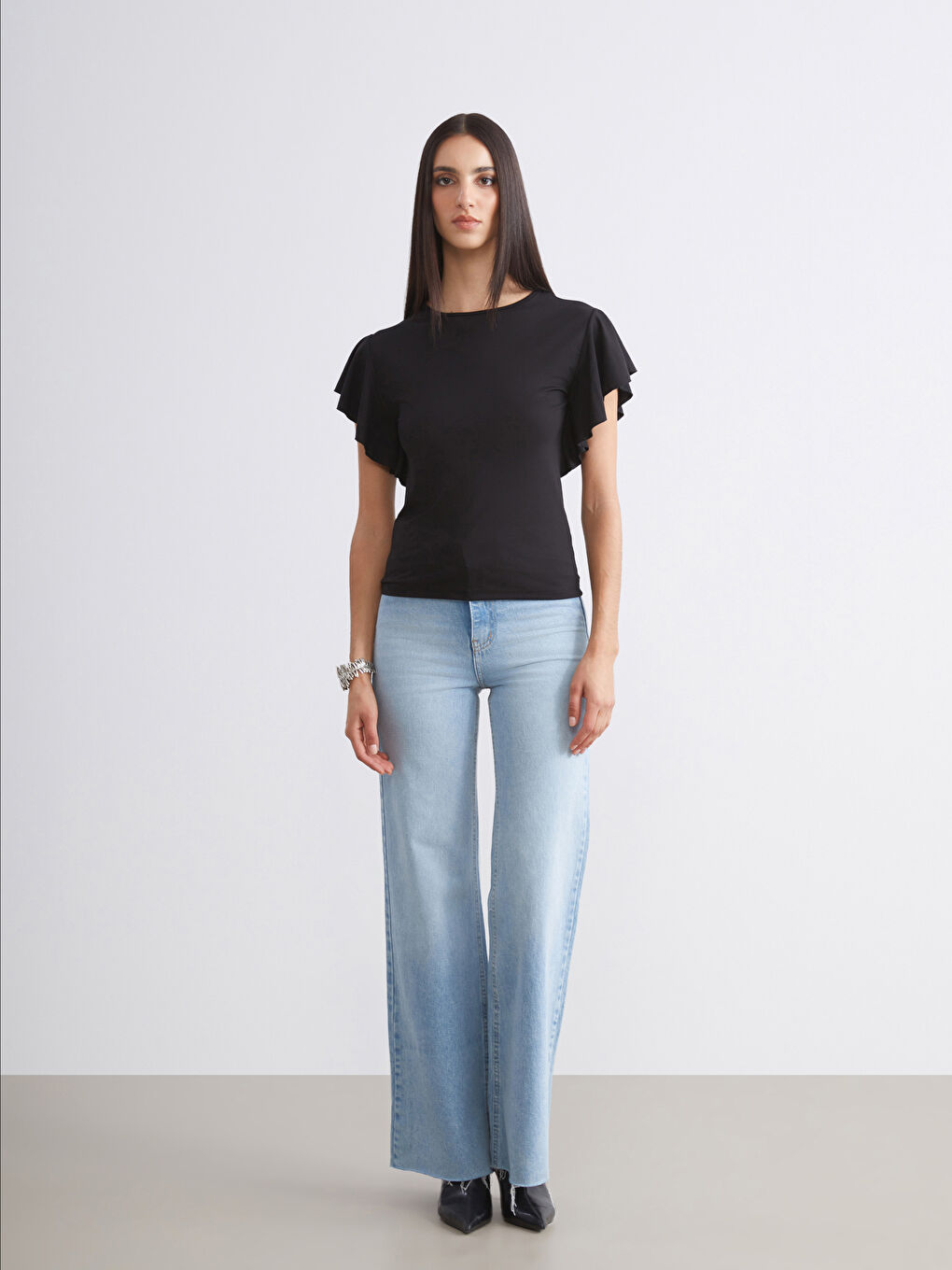 Siyah Bisiklet Yaka Kadın Tişört-1