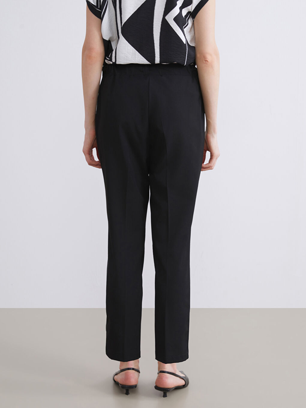 Siyah Beli Lastikli Kadın Pantolon-4