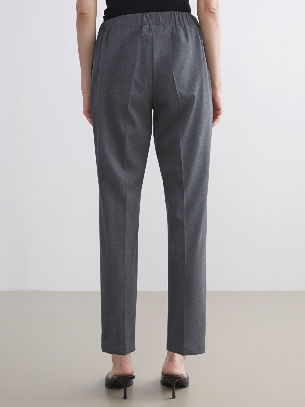 Gri Beli Lastikli Kadın Pantolon-4