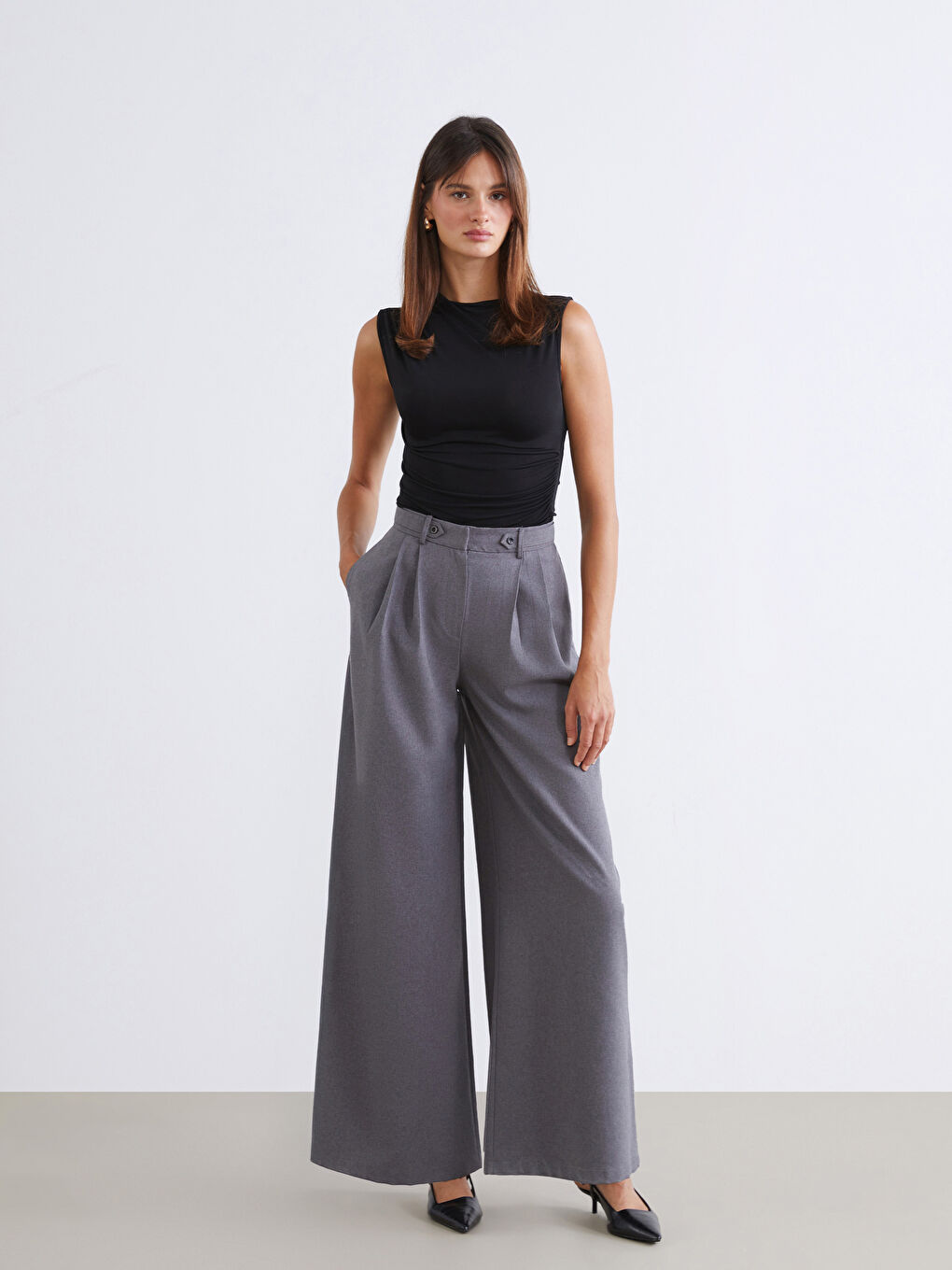 Gri Geniş Paça Pileli Kadın Pantolon