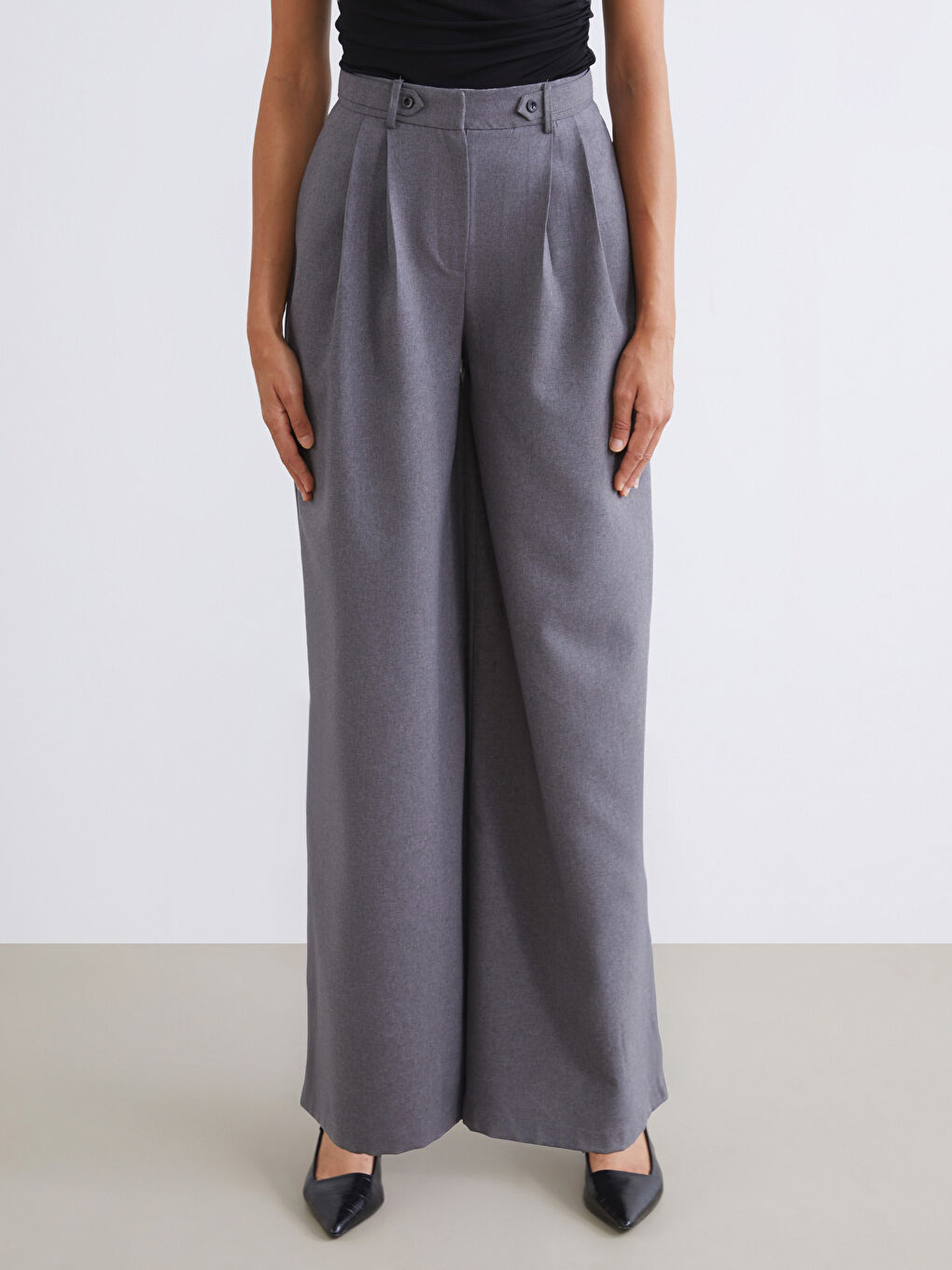 Gri Geniş Paça Pileli Kadın Pantolon-1