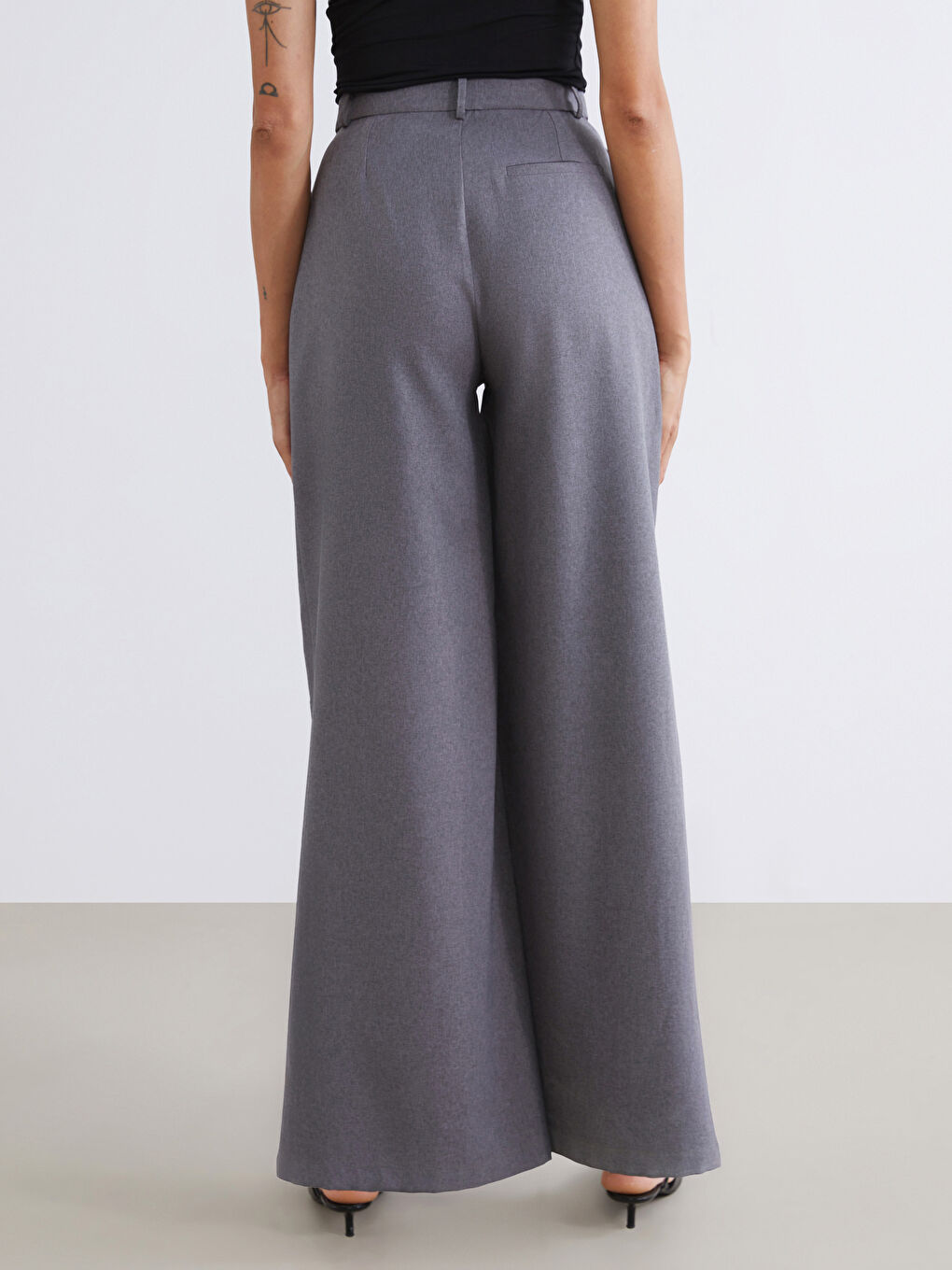 Gri Geniş Paça Pileli Kadın Pantolon-4