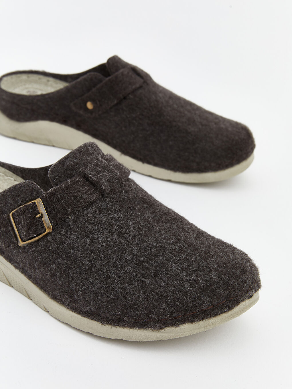 Kahverengi Tokalı Kadın Ev Terliği-2