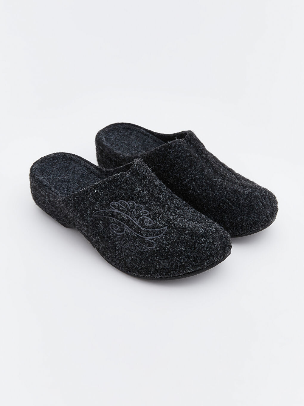 Antrasit Nakışlı Kadın Ev Terliği