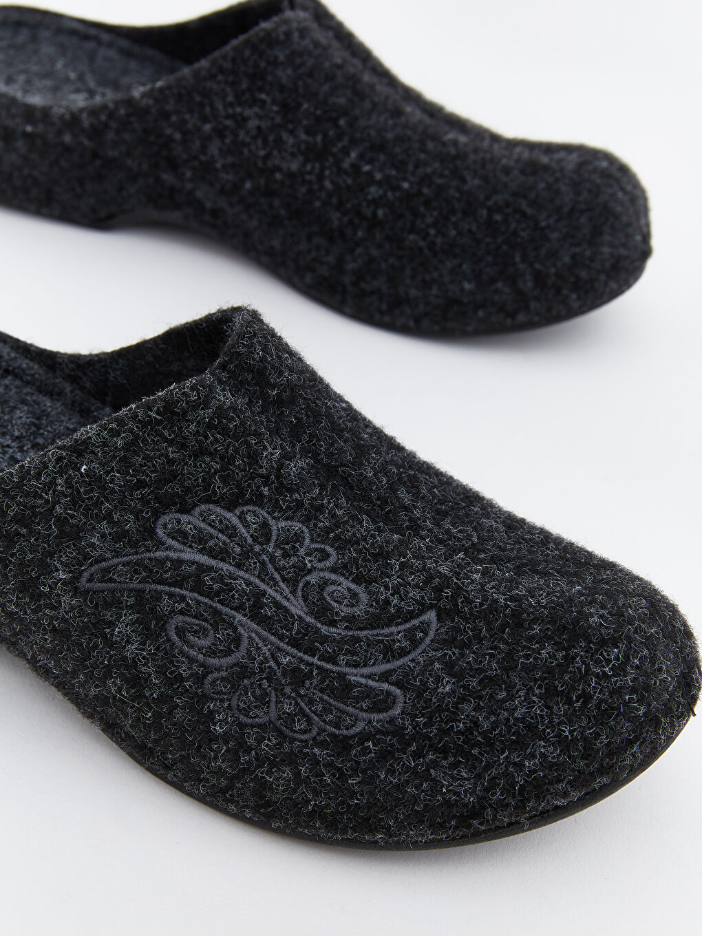 Antrasit Nakışlı Kadın Ev Terliği-2