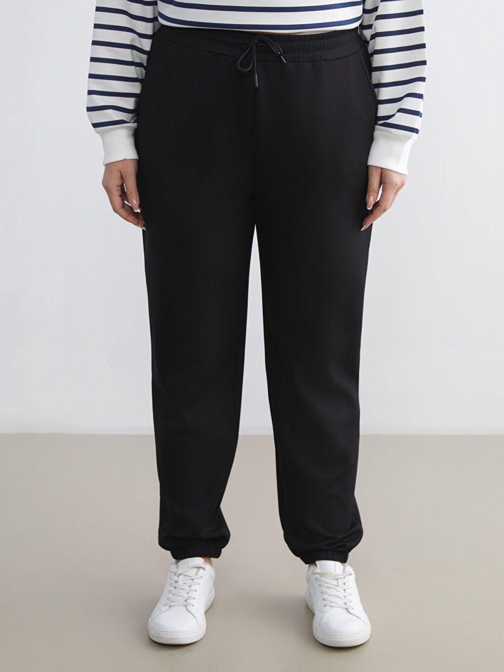 Siyah Beli Lastikli Kadın Jogger Eşofman Altı-1