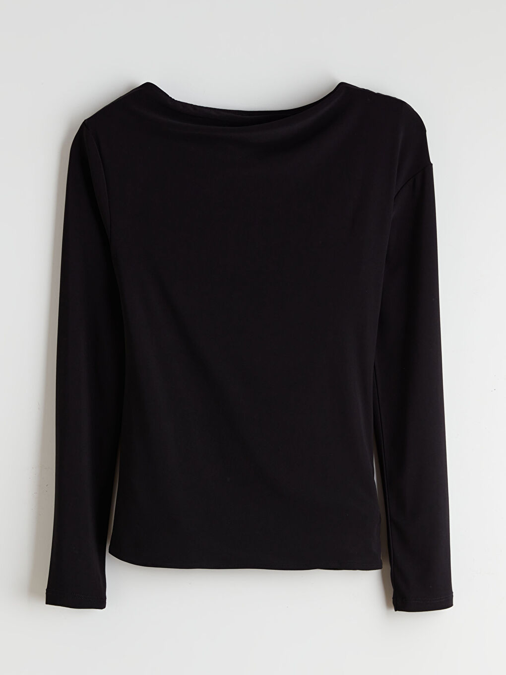 Siyah Kayık Yaka Büzgülü Bluz-5