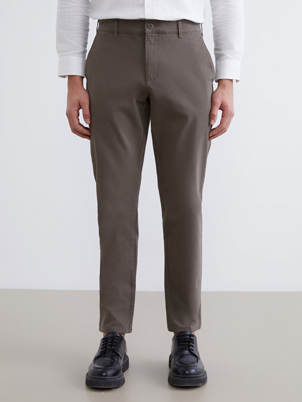 Kahverengi Dar Kalıp Erkek Chino Pantolon-1