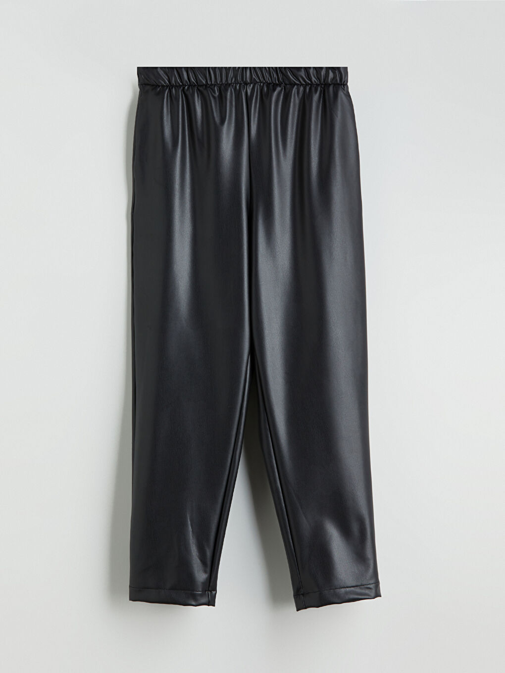 Siyah Beli Lastikli Deri Görünümlü Kadın Pantolon-4