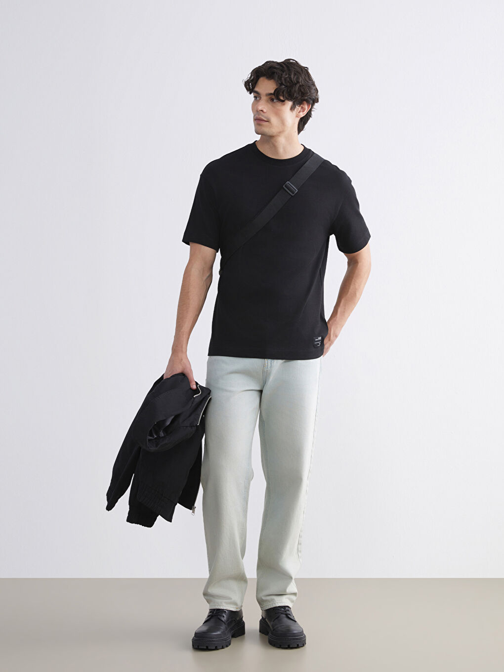 Siyah Bisiklet Yaka Penye Erkek Tişört-1