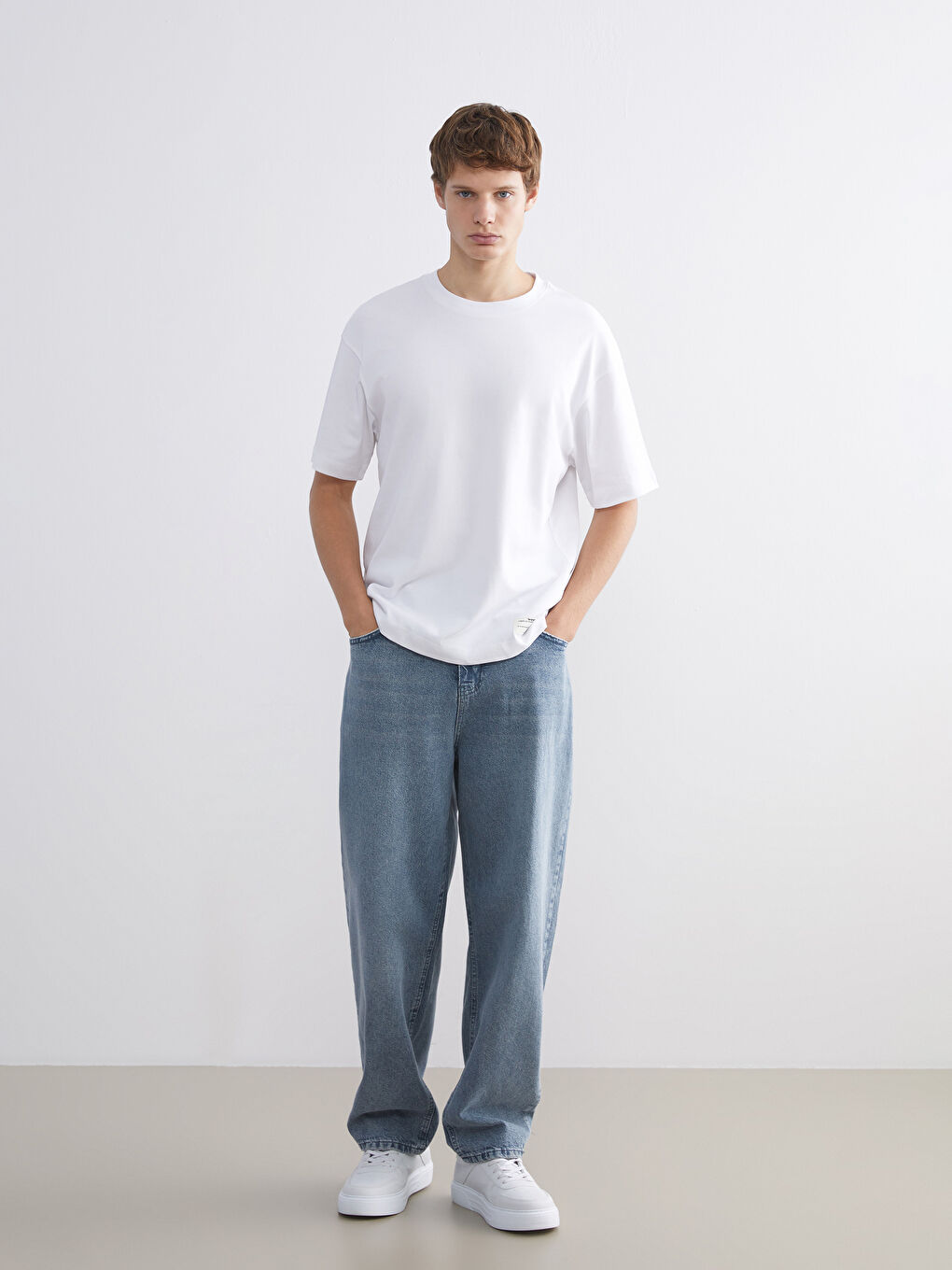 Beyaz Bisiklet Yaka Penye Erkek Tişört-1