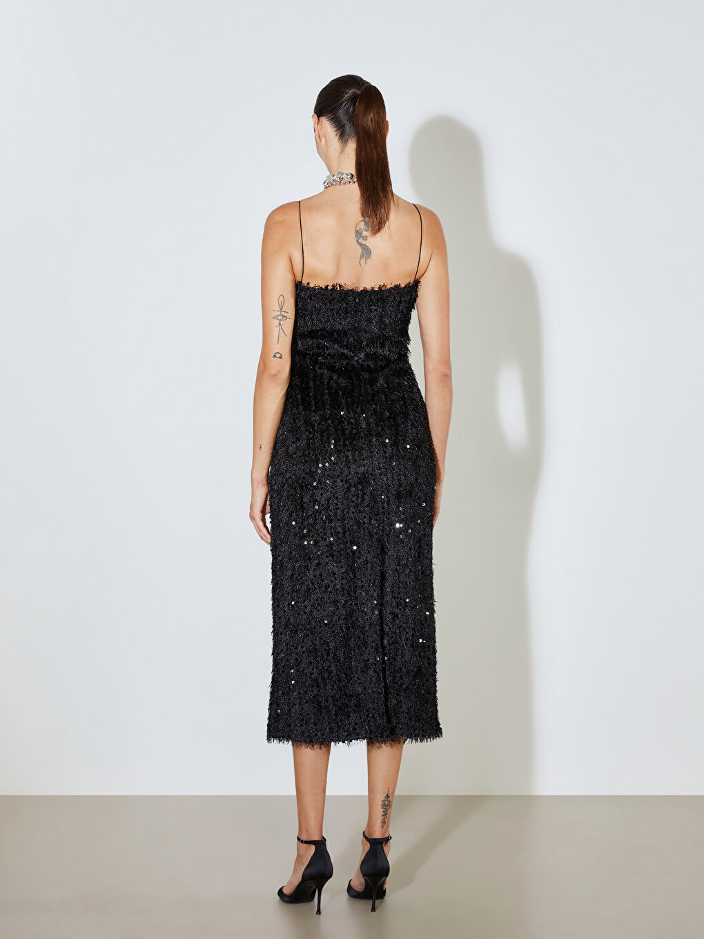 Siyah Kare Yaka Pul İşlemeli Elbise-3